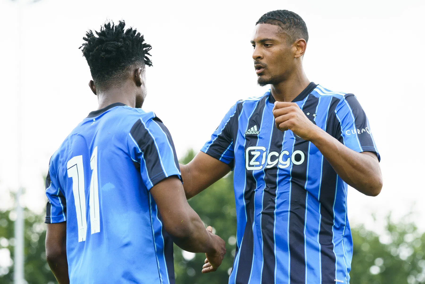 Prachtgoal Danilo hoogtepunt tijdens eerste krachtmeting Ajax