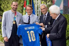 Thumbnail for article: Uitzinnige Italianen vereren EK-helden tijdens rondrit door Rome
