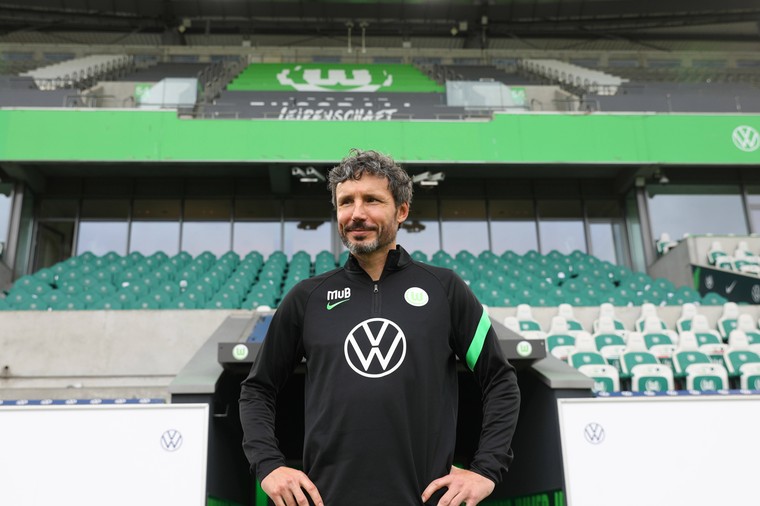 Van Bommel grapt: 'noodrentree' bij Wolfsburg door schorsing niet mogelijk
