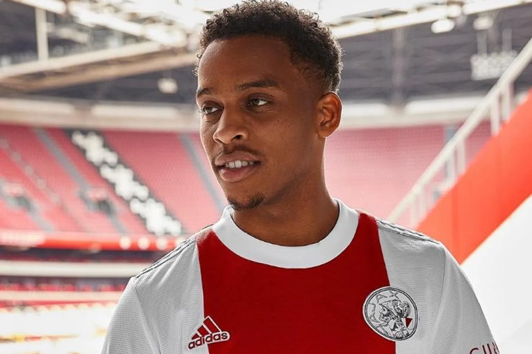 Ajax brengt oude logo terug op nieuwe thuisshirt