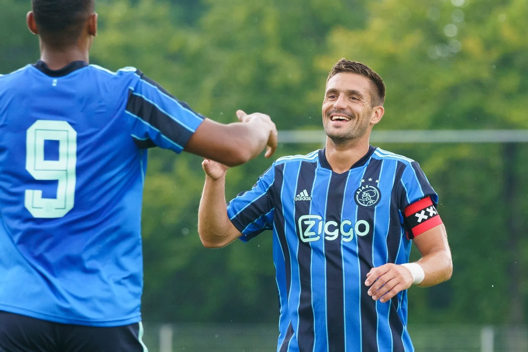 Overmars opgetogen over nieuw contract 'echte leider' Tadic