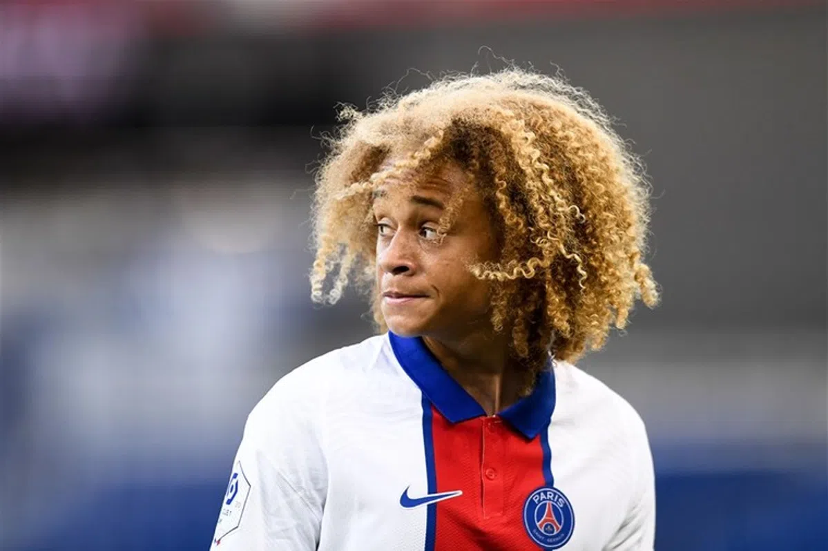 Simons Regeant Simons toont zich opnieuw met fraaie treffer voor Paris Saint-Germain