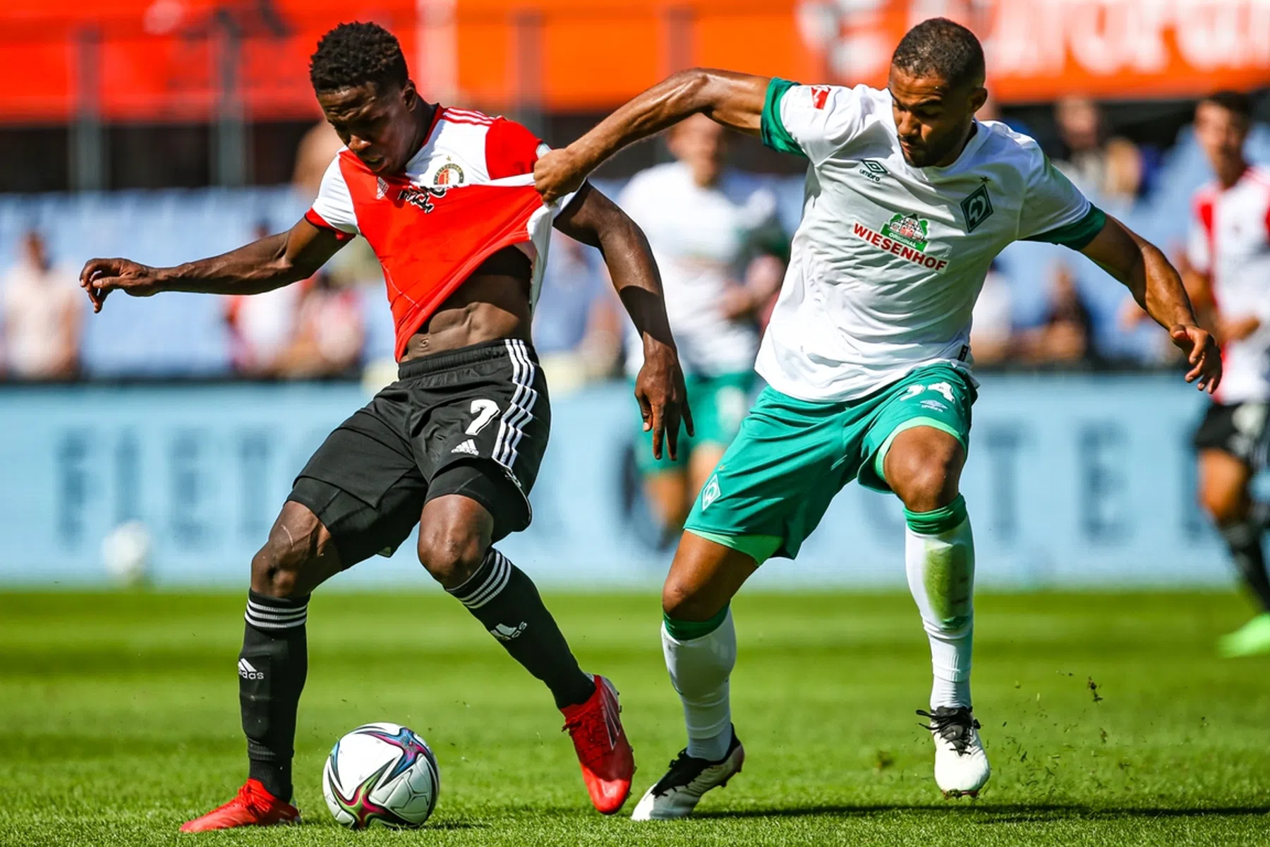 Uitvallen Sinisterra domper op Feyenoord-vreugde