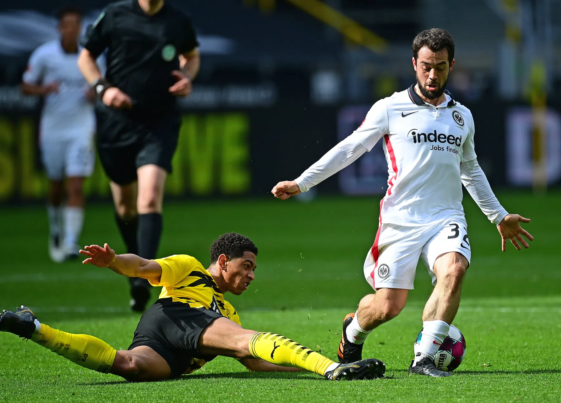 Transferspel rond Younes: avontuur in Dubai of Bundesliga-voetbal?