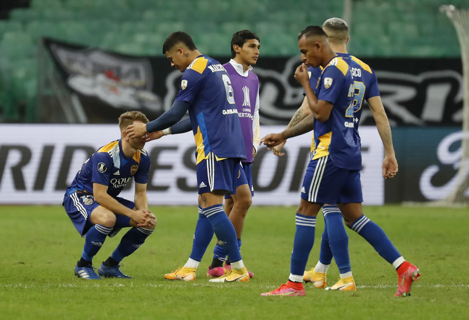 Traangas en brandblusser: clash tussen Boca en Atlético loopt volledig uit de hand