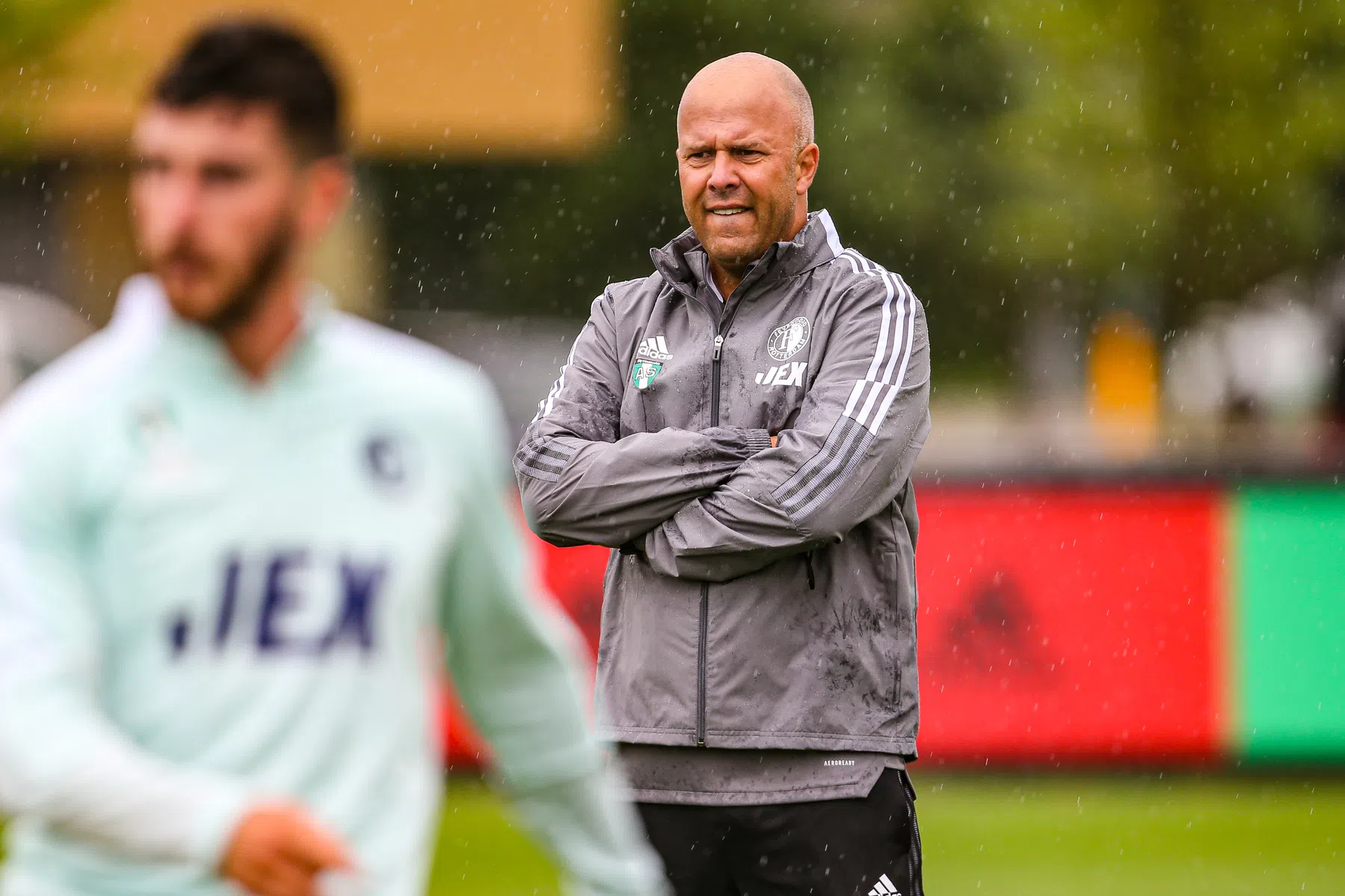 Slot houdt kopzorgen en huiswerk over aan Feyenoord-debuut in Kosovo