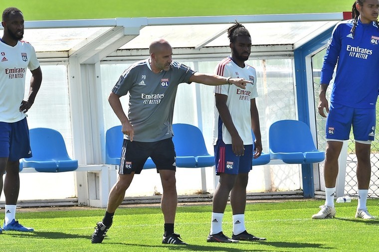 Sporting dient Olympique Lyon eerste nederlaag onder Bosz toe