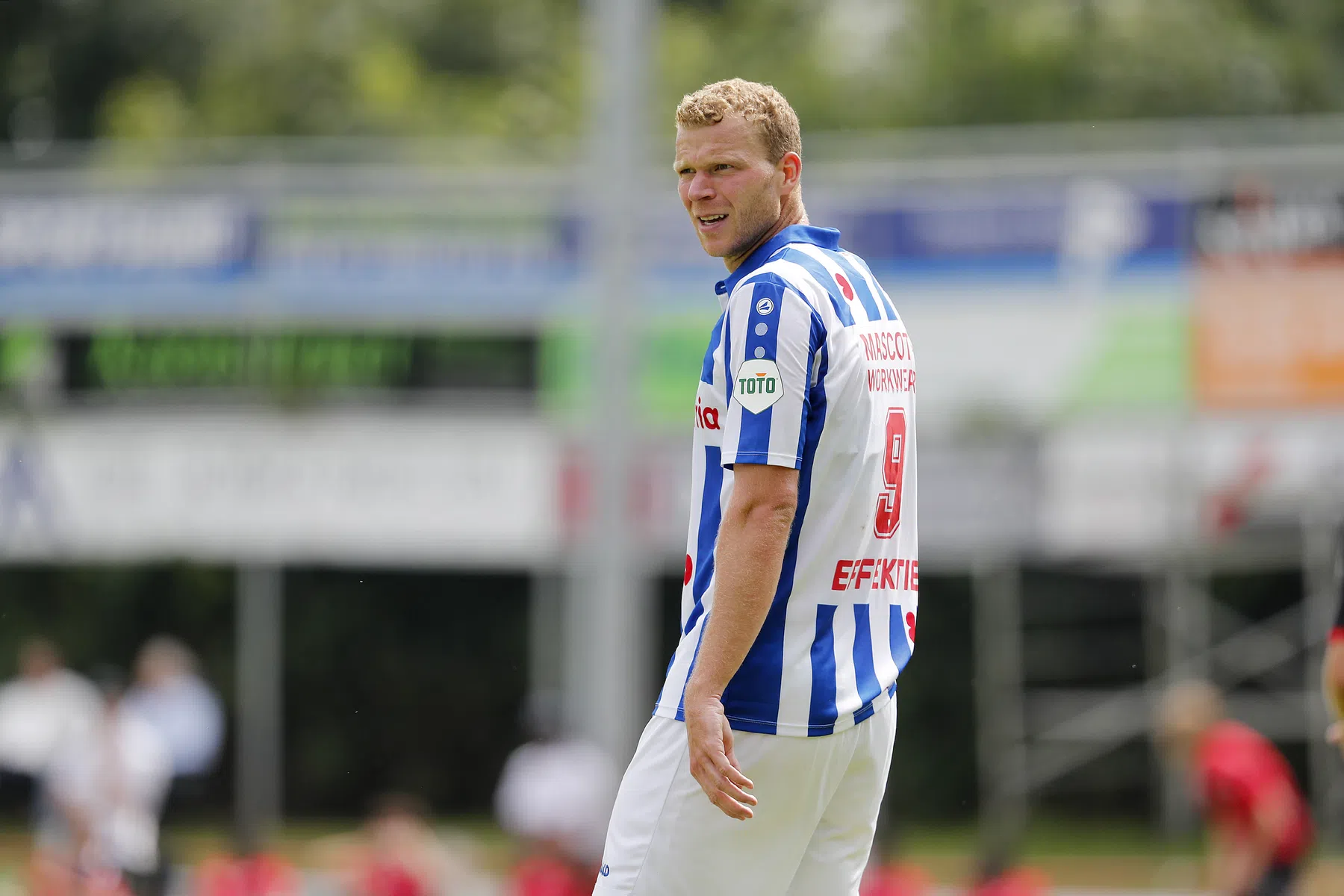 Soms heeft een voetballiefhebber behoefte aan een struikelende Henk Veerman