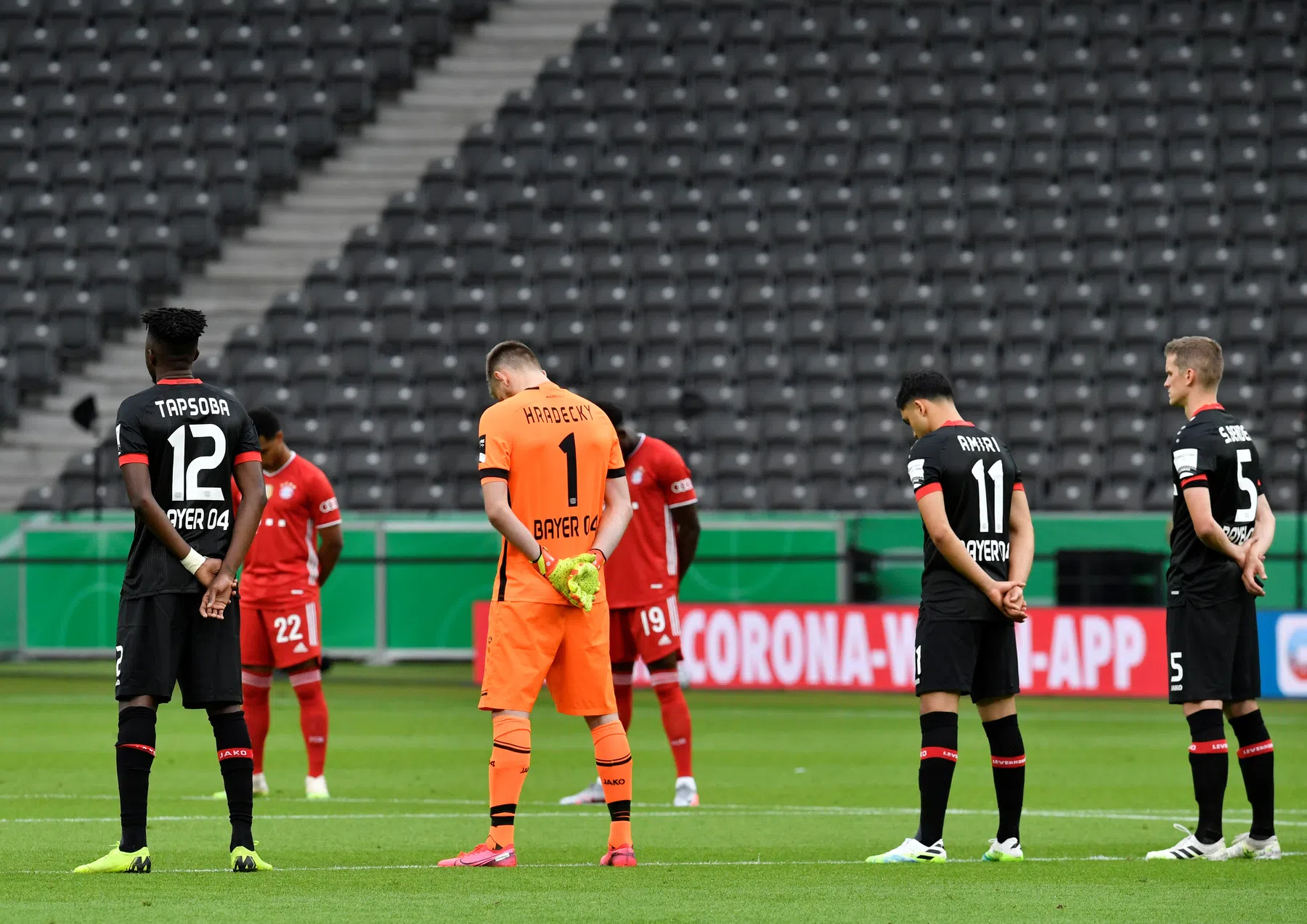 Minuut stilte voor Bayer Leverkusen–FC Utrecht na grote brand