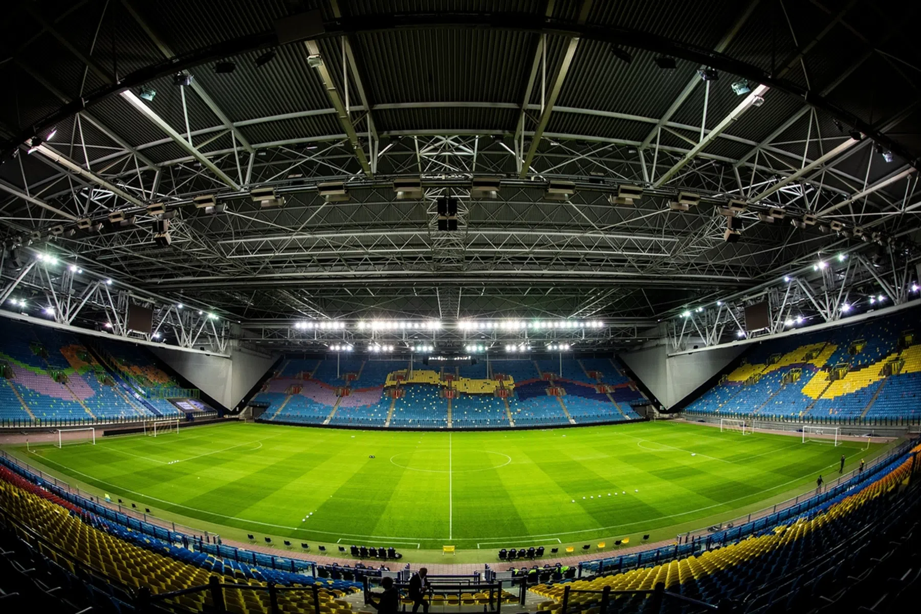 Vitesse presenteert nieuw thuisshirt en nieuwe hoofdsponsor