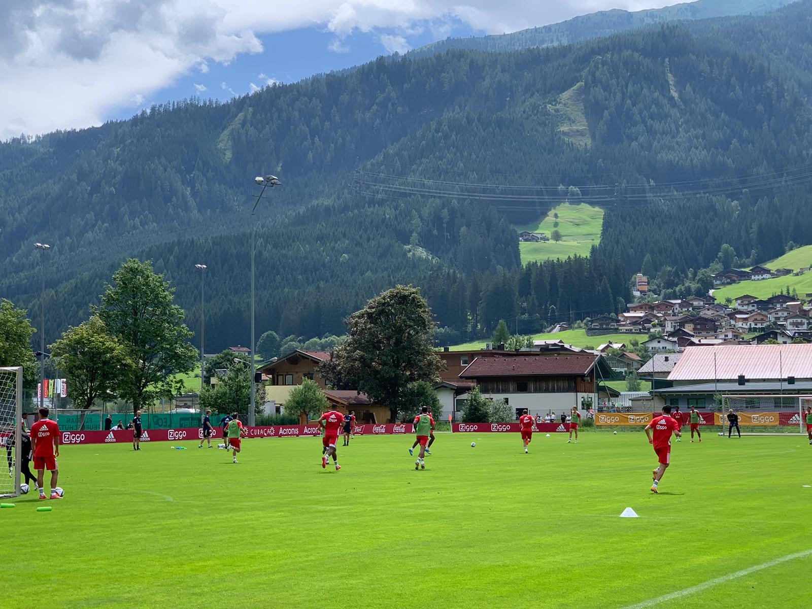 Ajax in de Alpen: over juiste kleding, de prestatiecoach en een vrije middag