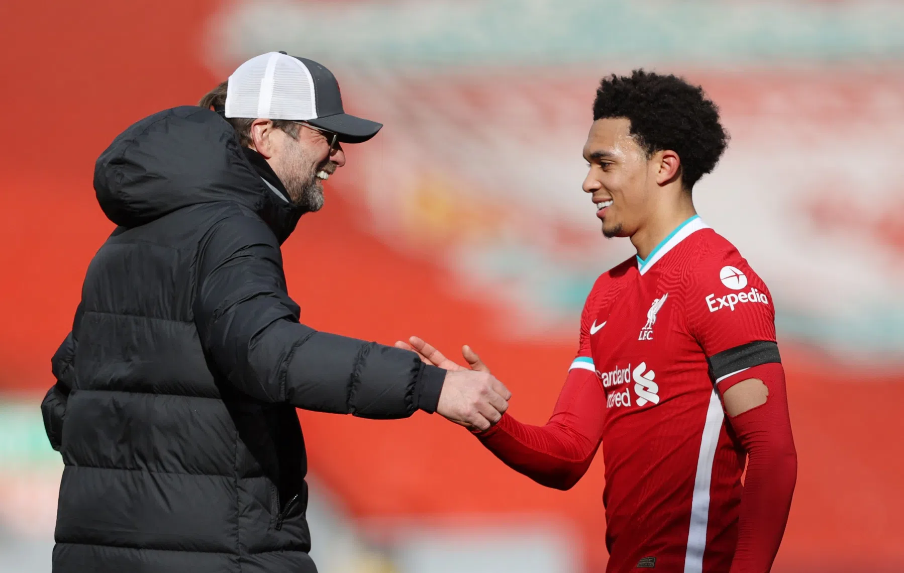 Alexander-Arnold trots op nieuw Liverpool-contract: 'Elke dag hier is een droom'