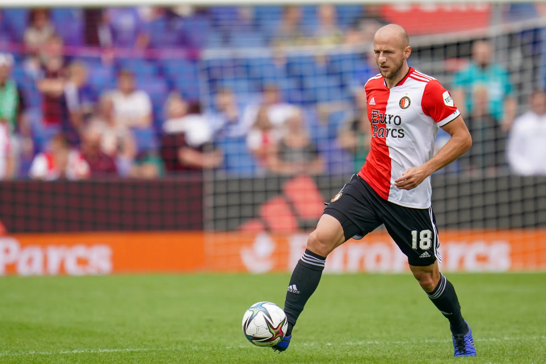 Feyenoord geeft oefenzege op ADO uit handen bij officieus debuut Trauner