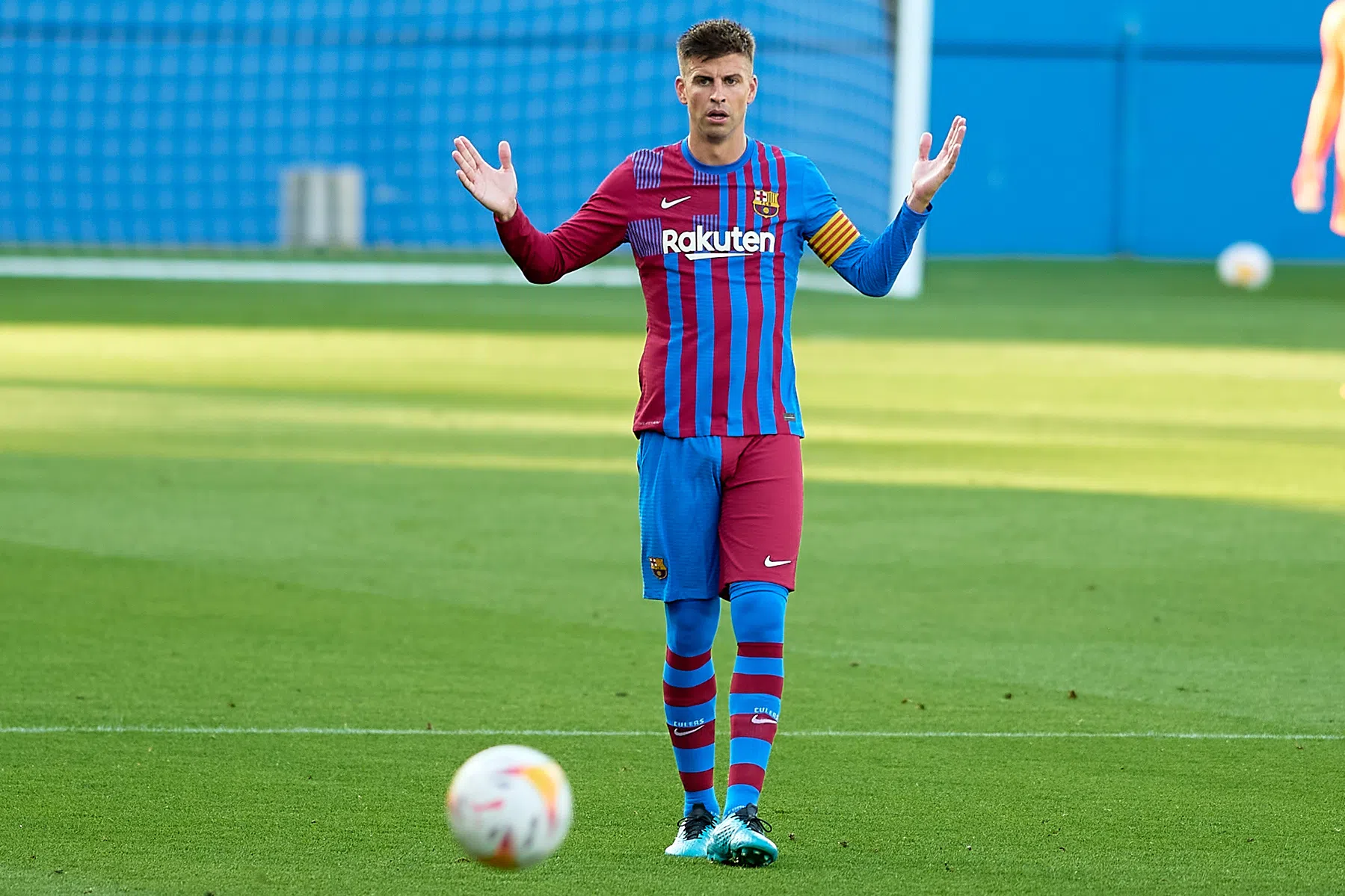 Barcelona bezuinigt verder: 'Dembélé en Piqué naderen akkoord'