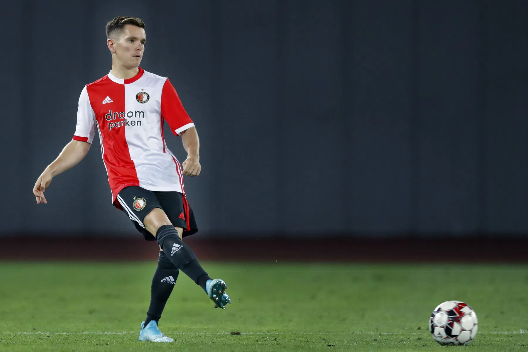 Ex-Feyenoorder Kelly duikt op in Engelse League Two