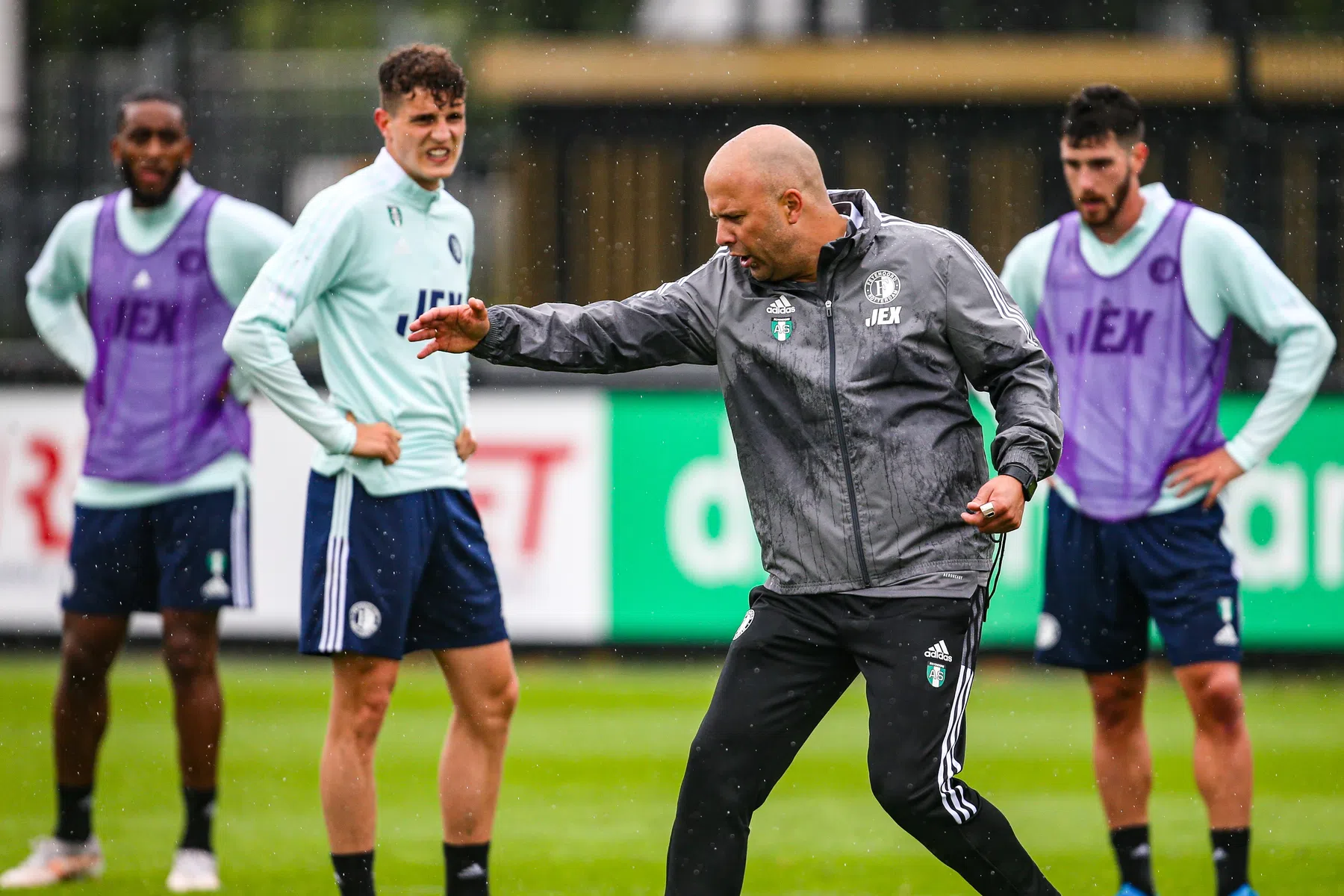 'Slot is een timmerman met een plastic hamer'