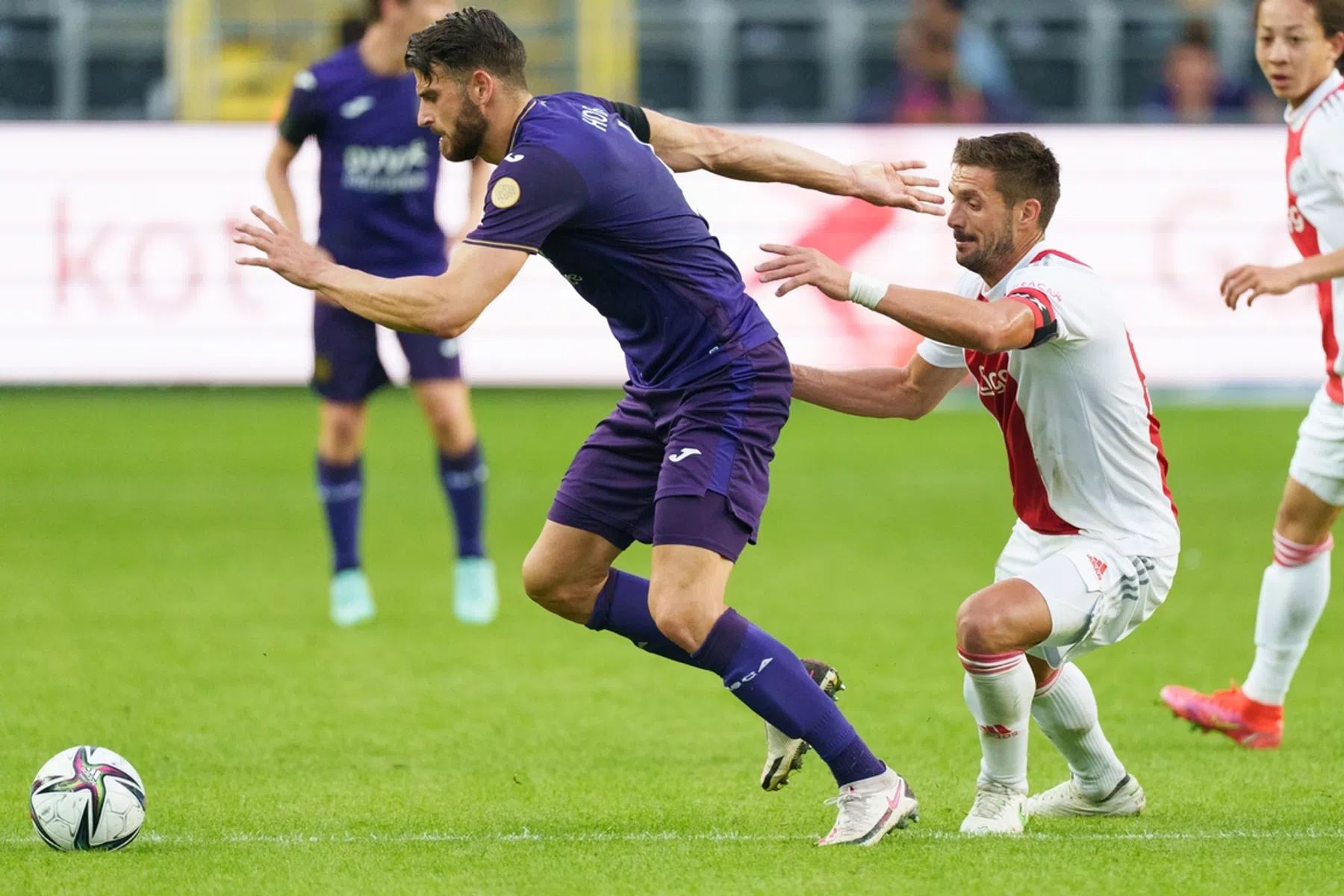 Anderlecht wacht op Vitesse: Hoedt trefzeker bij debuut Zirkzee