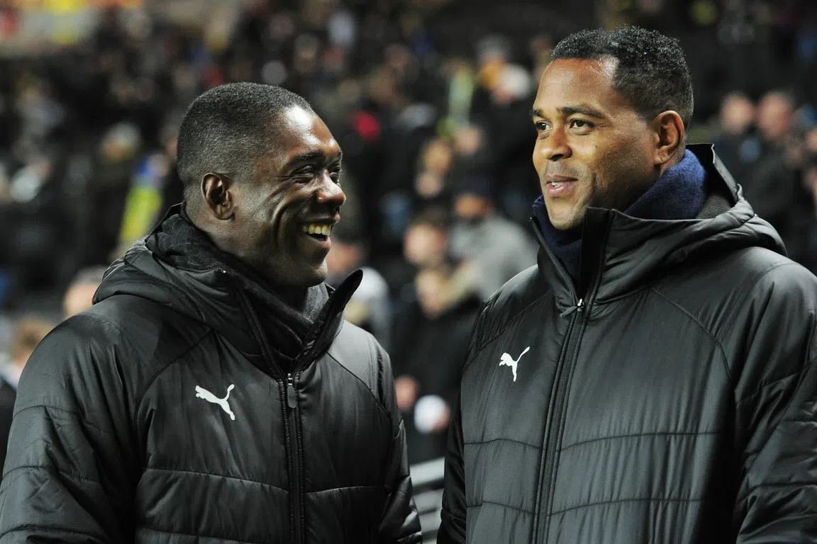 Een van de vele voorbeelden: FIFA als reddingsboei voor Seedorf en Kluivert