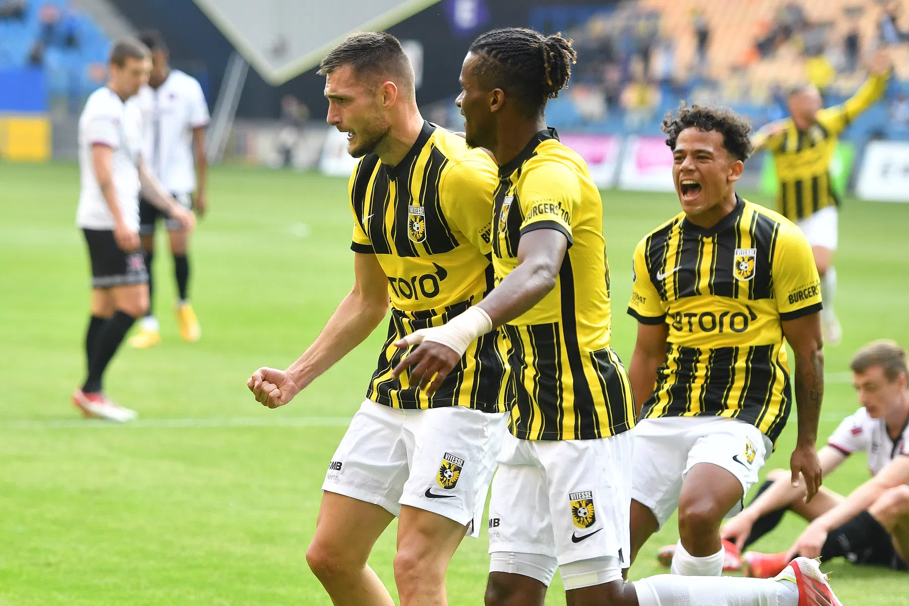Vitesse start Europese campagne met tumultueuze remise
