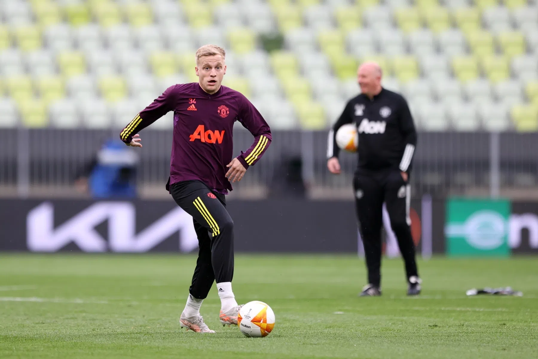 Complimenten Solskjaer voor Van de Beek: 'Hij heeft de zomer goed benut'