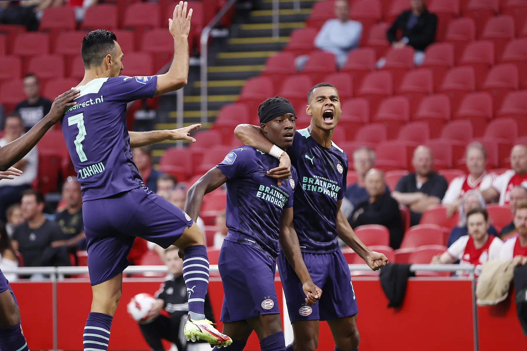 Gakpo geniet van Madueke en benadrukt betere balans PSV