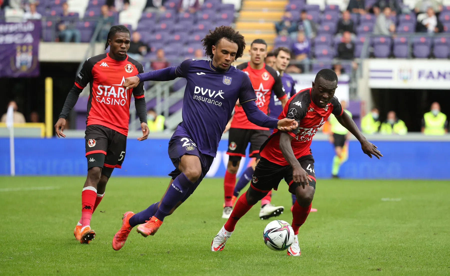 VAR steekt stokje voor droomdebuut Zirkzee in Pro League