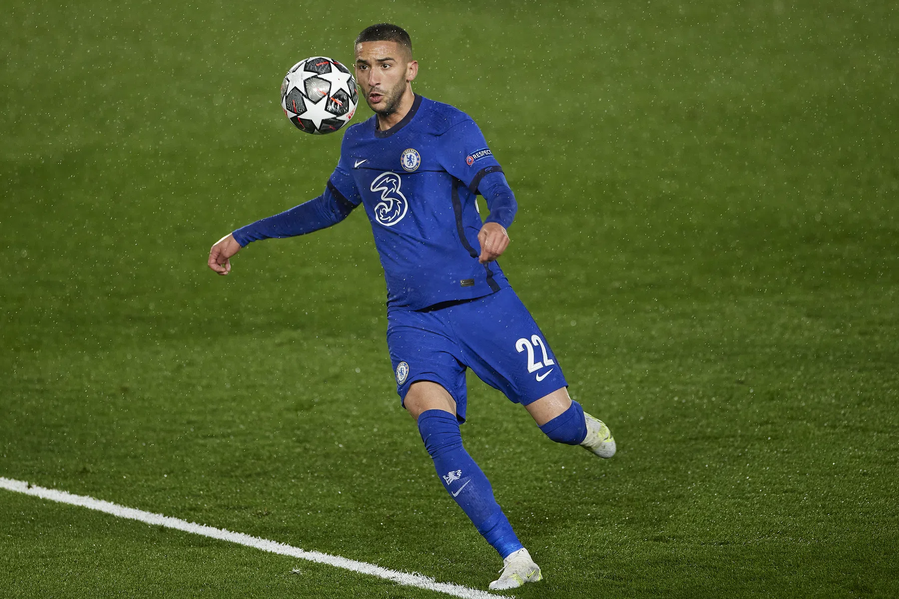 Scorende Ziyech grijpt kans in Super Cup-strijd met beide handen
