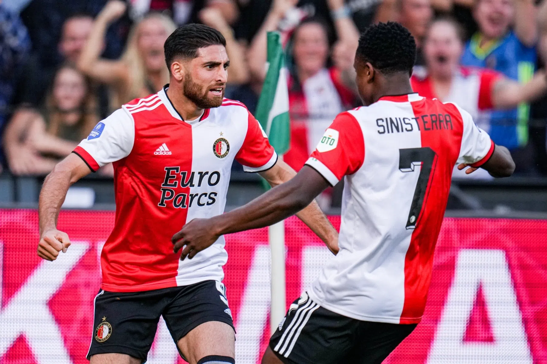Feyenoord maakt met Jahanbakhsh en Sinisterra indruk op Zwitserse media