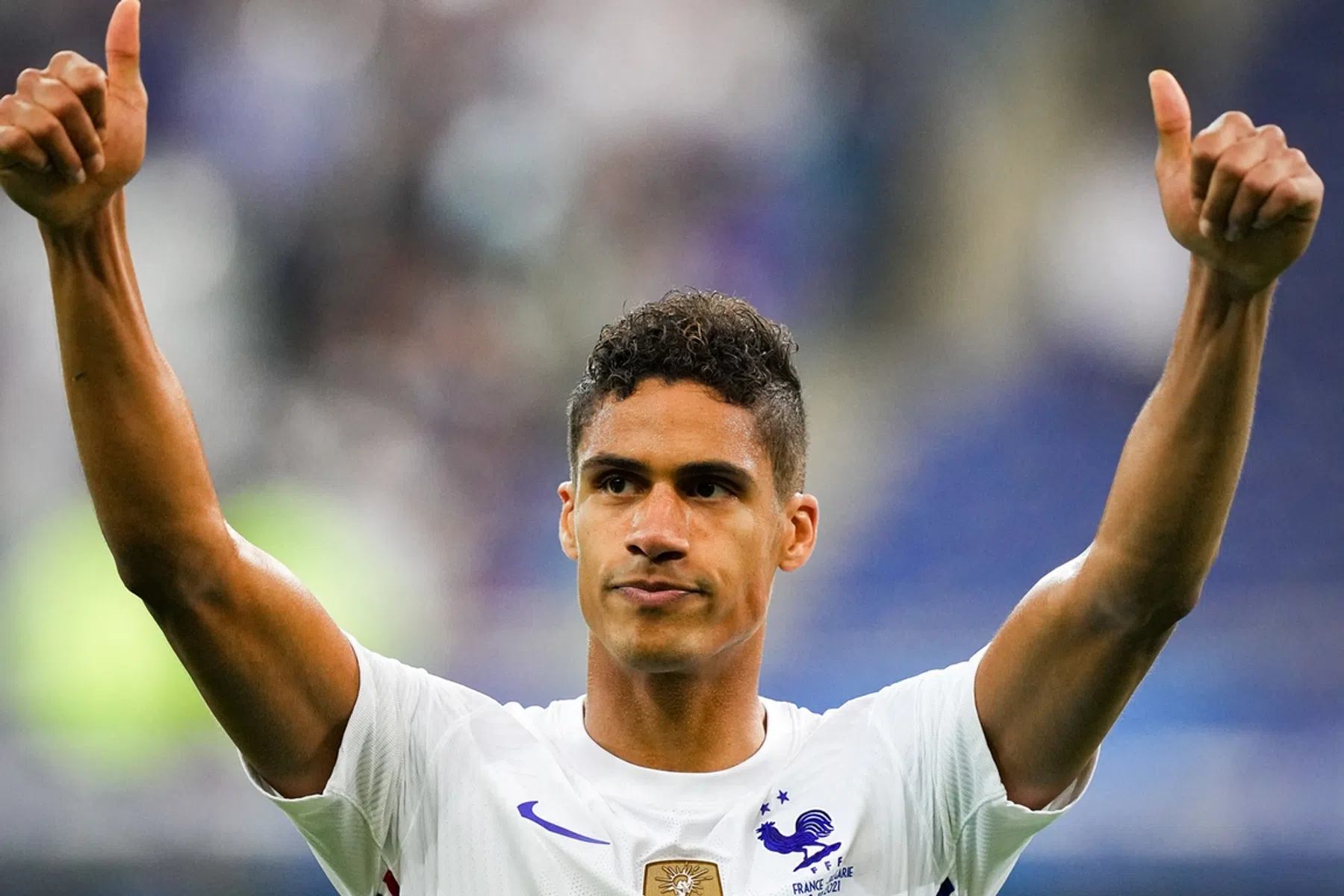 Manchester United maakt komst Varane op bijzondere wijze officieel bekend