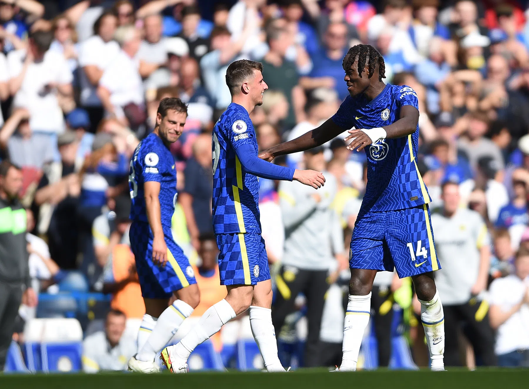Scorende debutant Chalobah geeft eenvoudige zege Chelsea extra glans