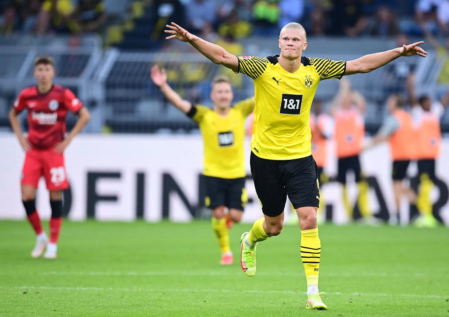 Onnavolgbare Haaland steelt de show in eerste competitieduel Dortmund