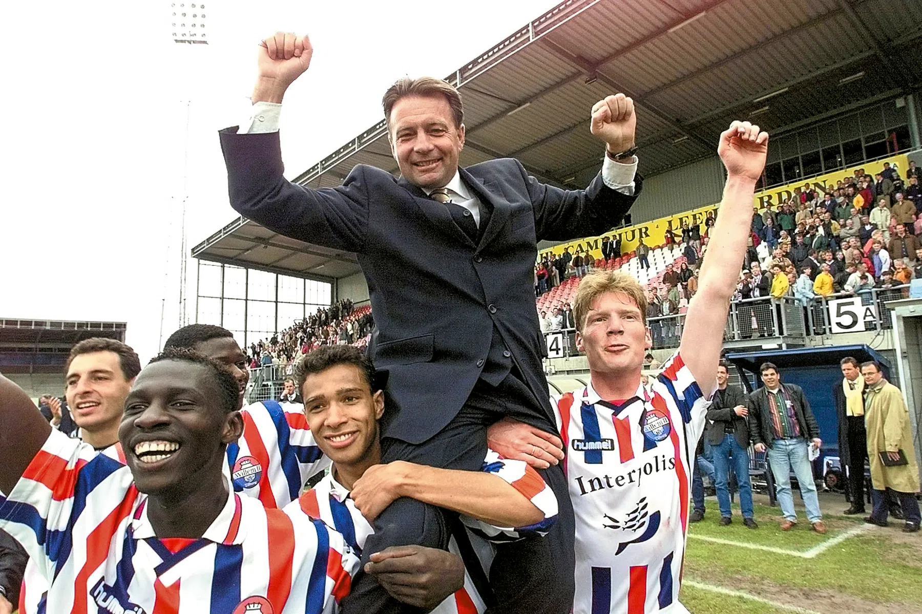 Tiran, koning, martelaar: de enerverende Willem II-jaren onder Co Adriaanse