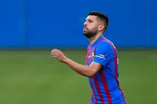 Thumbnail for article: Alba uitgefloten wegens vermeend loonconflict: 'De leugens doen me pijn'