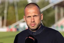 Thumbnail for article: Heitinga kritisch op aanvallers Jong Ajax: 'Dat kan niet op dit niveau'