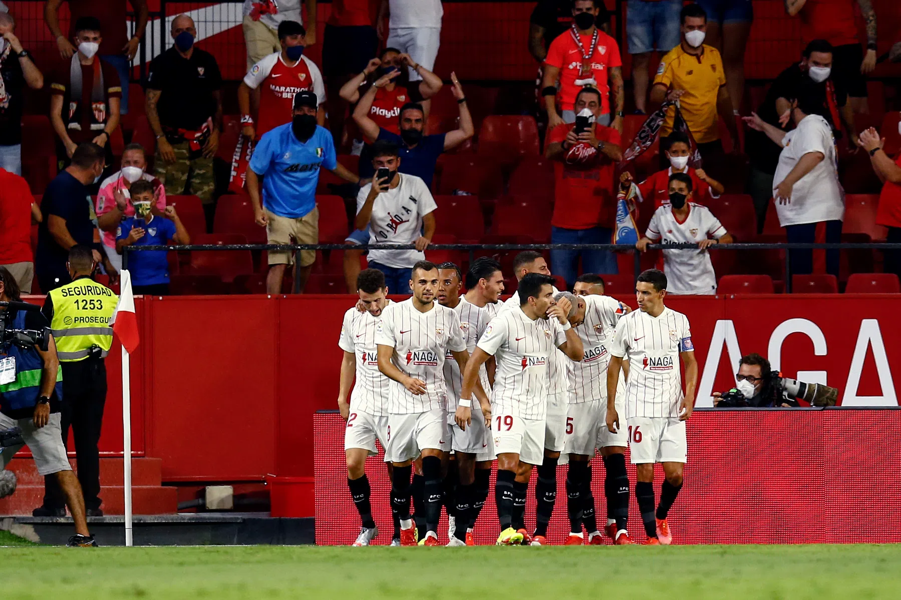 Hoofdrol Idrissi bij simpele zege Sevilla, debutant Lamela blinkt uit