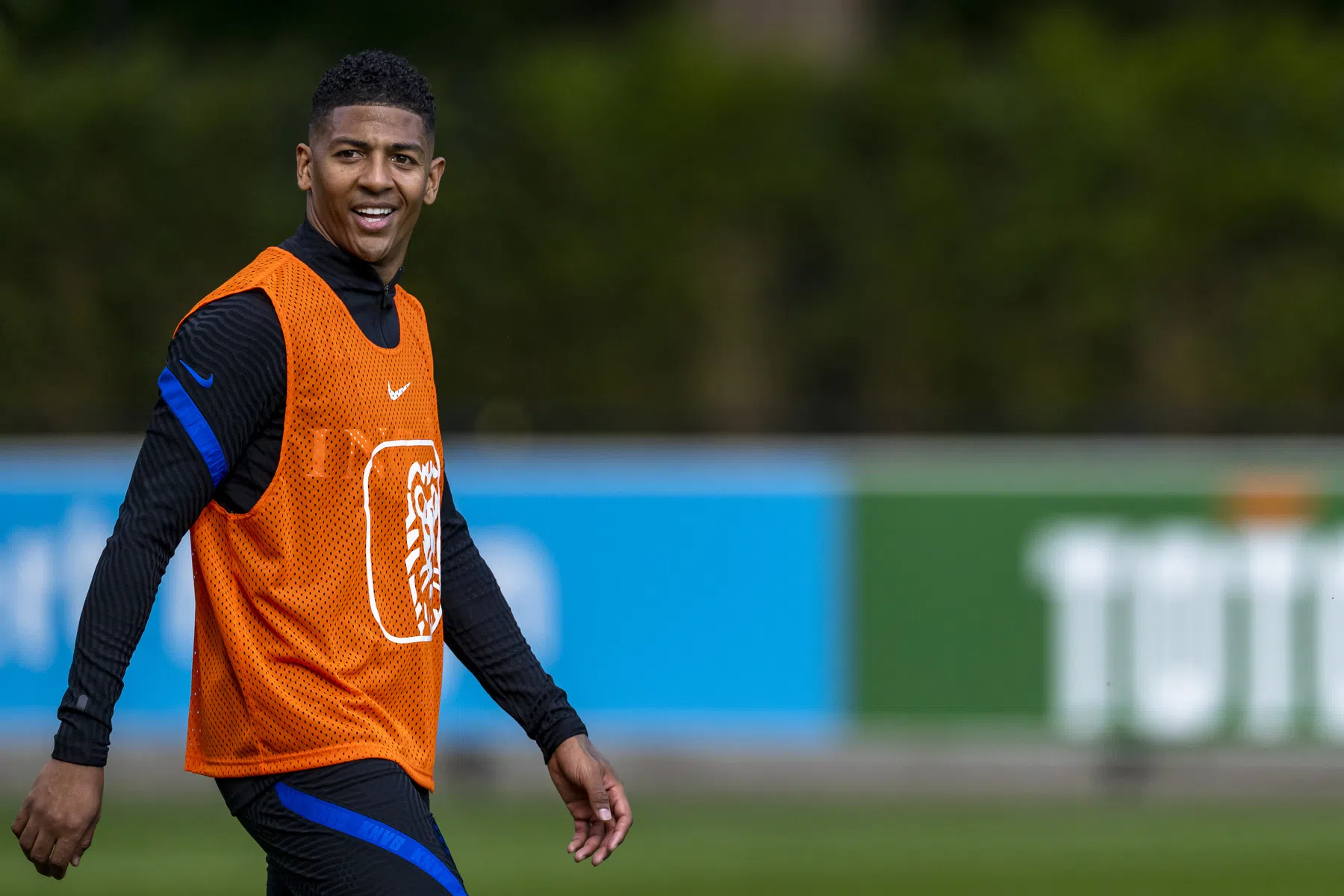 Van Aanholt moest snel schakelen bij Galatasaray, Babel boos op arbiter