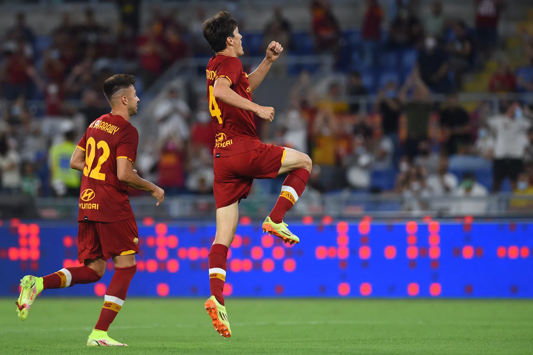 Vervanger van Dzeko helpt Roma aan zege bij debuut Mourinho