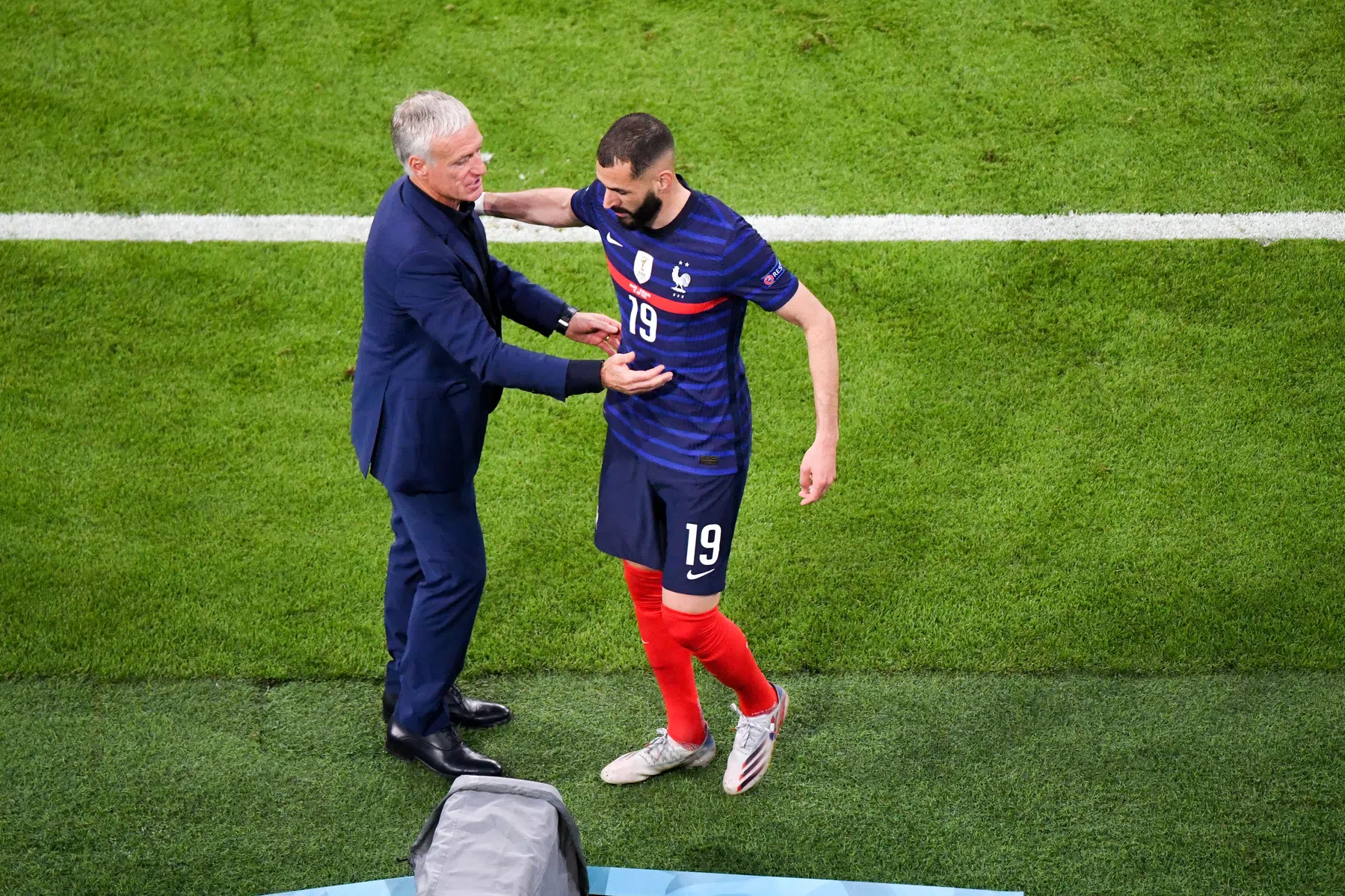 Deschamps verdedigt verloren zoon Benzema na Frans EK-debacle