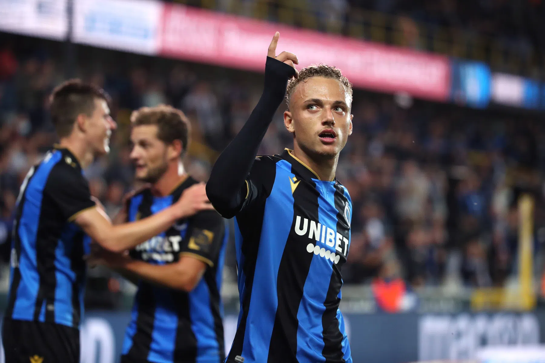 Vormer en Lang wijzen Club Brugge de weg