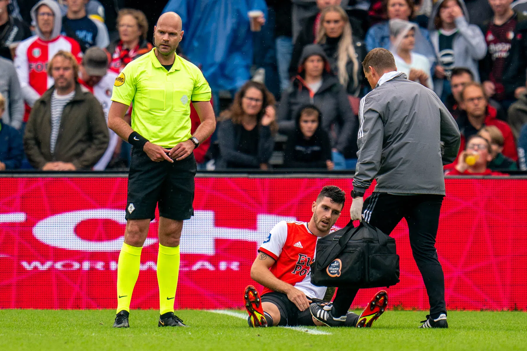 Slot nog in het ongewisse over blessure Senesi: 'Hij zei zelf dat het meeviel'