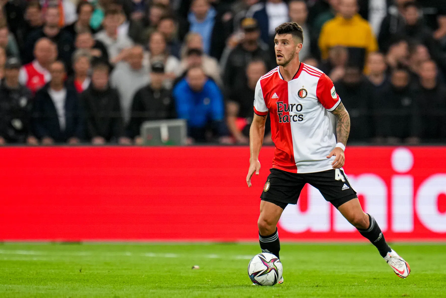 Snelle tegenvaller voor Feyenoord: Senesi valt geblesseerd uit