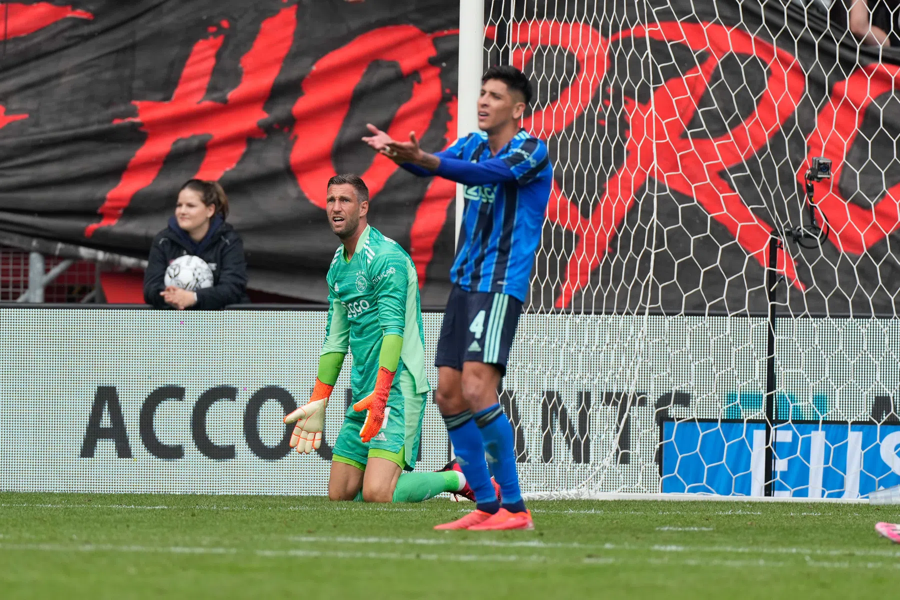 Higler vindt het geen rood voor Álvarez: 'Het was meer een duw'