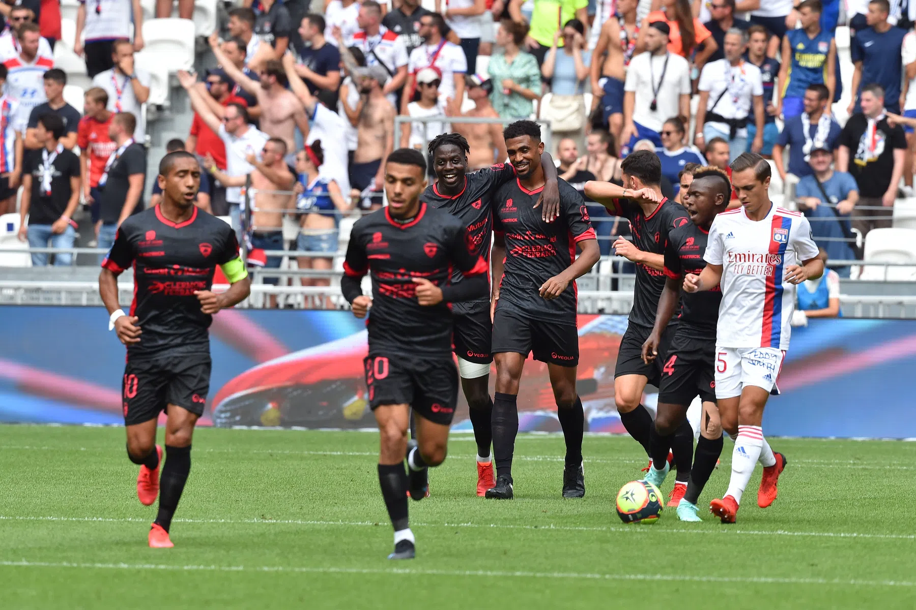 Enorme domper voor Bosz: Lyon geeft in blessuretijd eerste zege weg