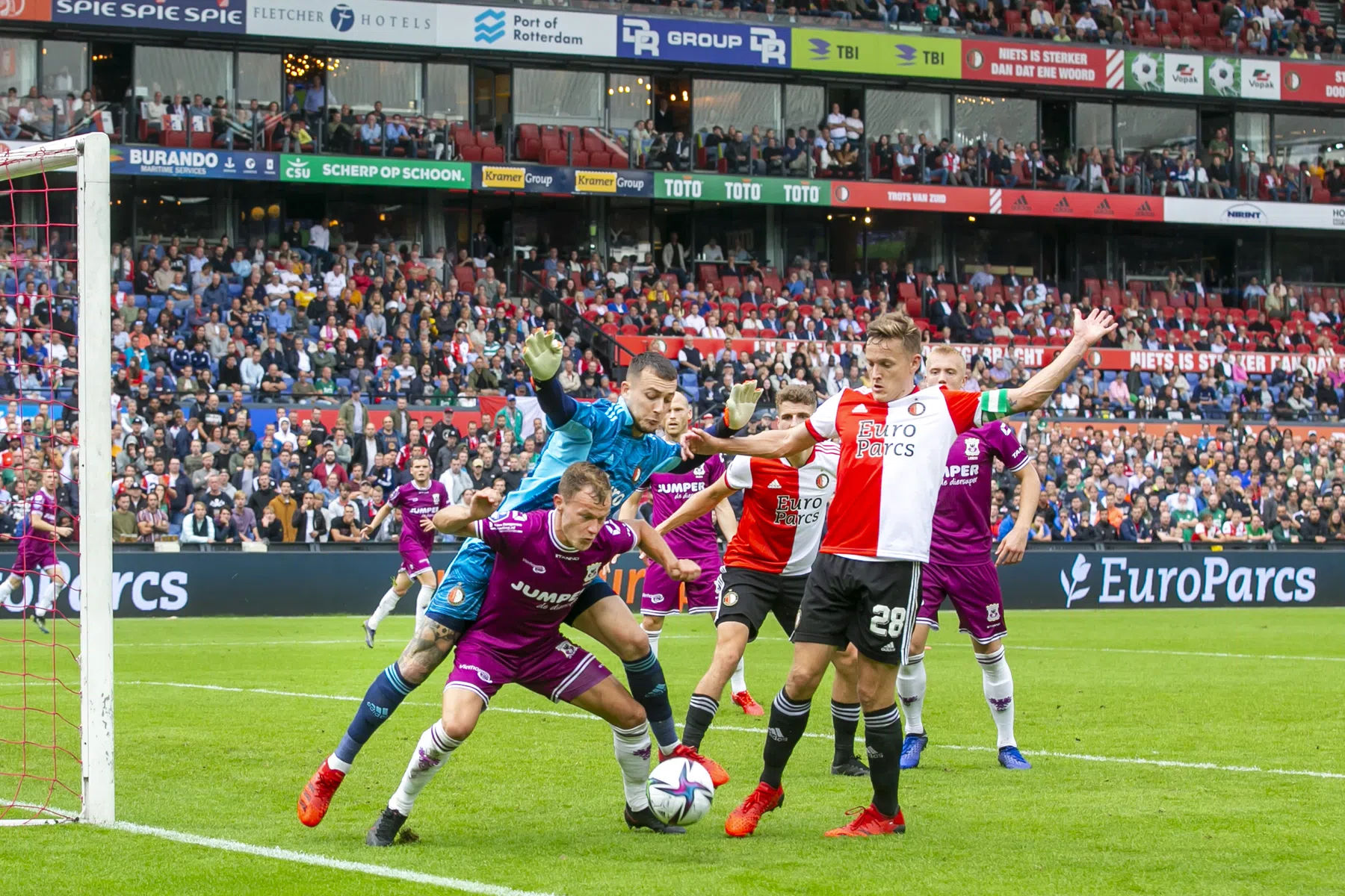 Wiedemeijer: 'Feyenoord strafschop onthouden, Álvarez geen rood'