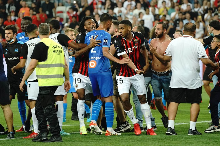 Marseille walgt van pushende Ligue 1 na supportersaanval: 'Onacceptabel' 
