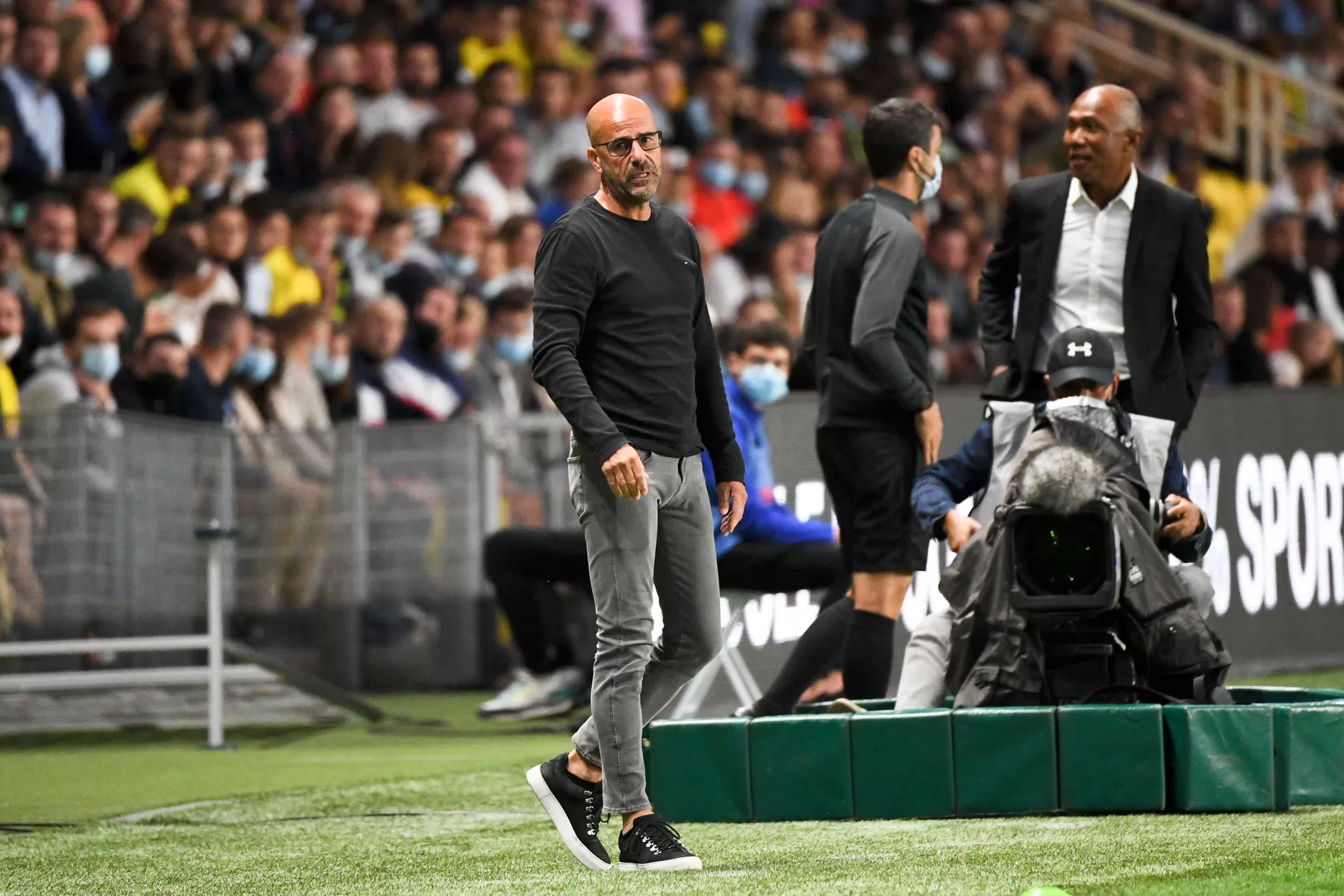 Billenknijpen voor Bosz: Lyon bezweert crisis met benauwde zege