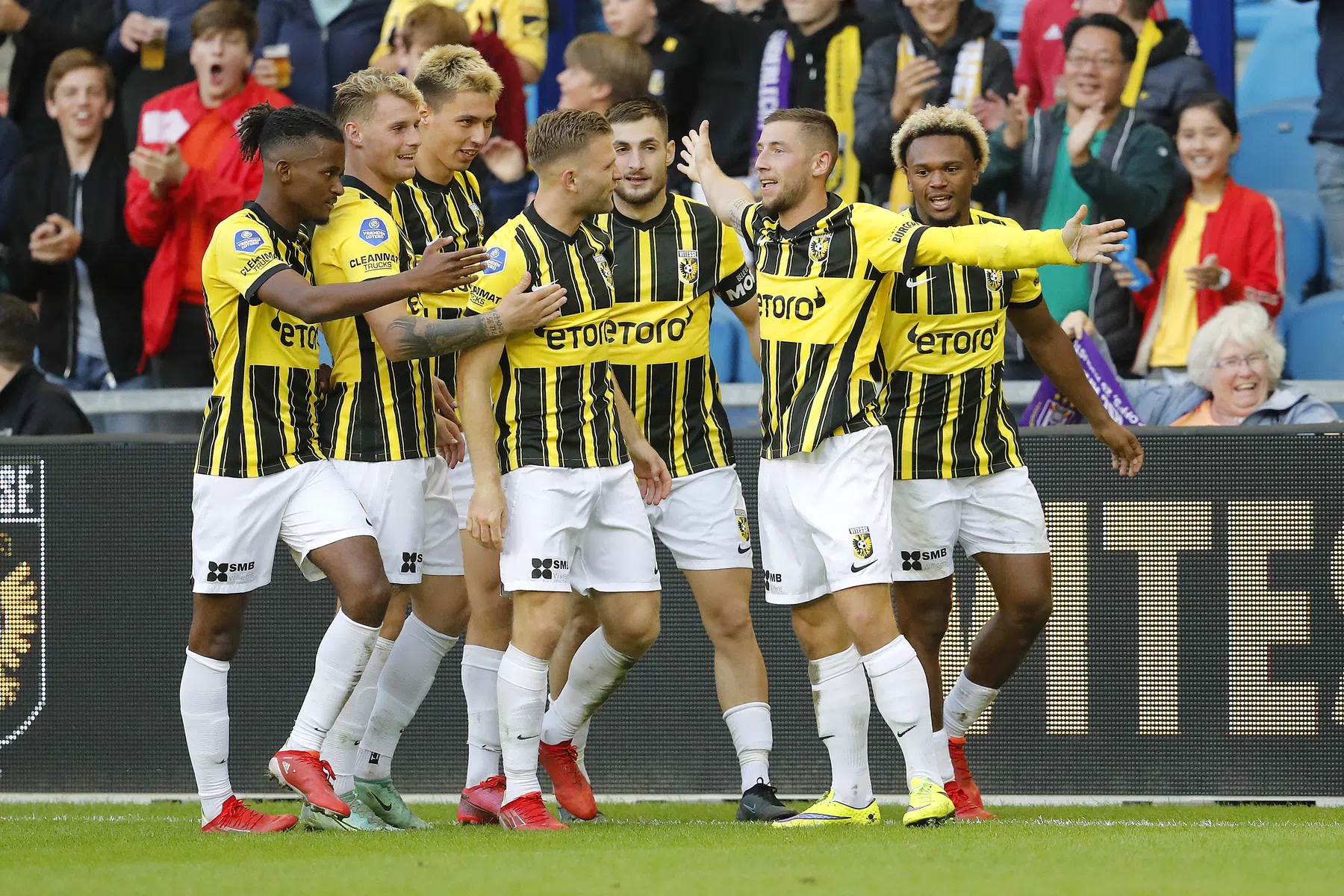 Vitesse leeft na topprestatie toe naar loting: 'Dit smaakt naar meer'