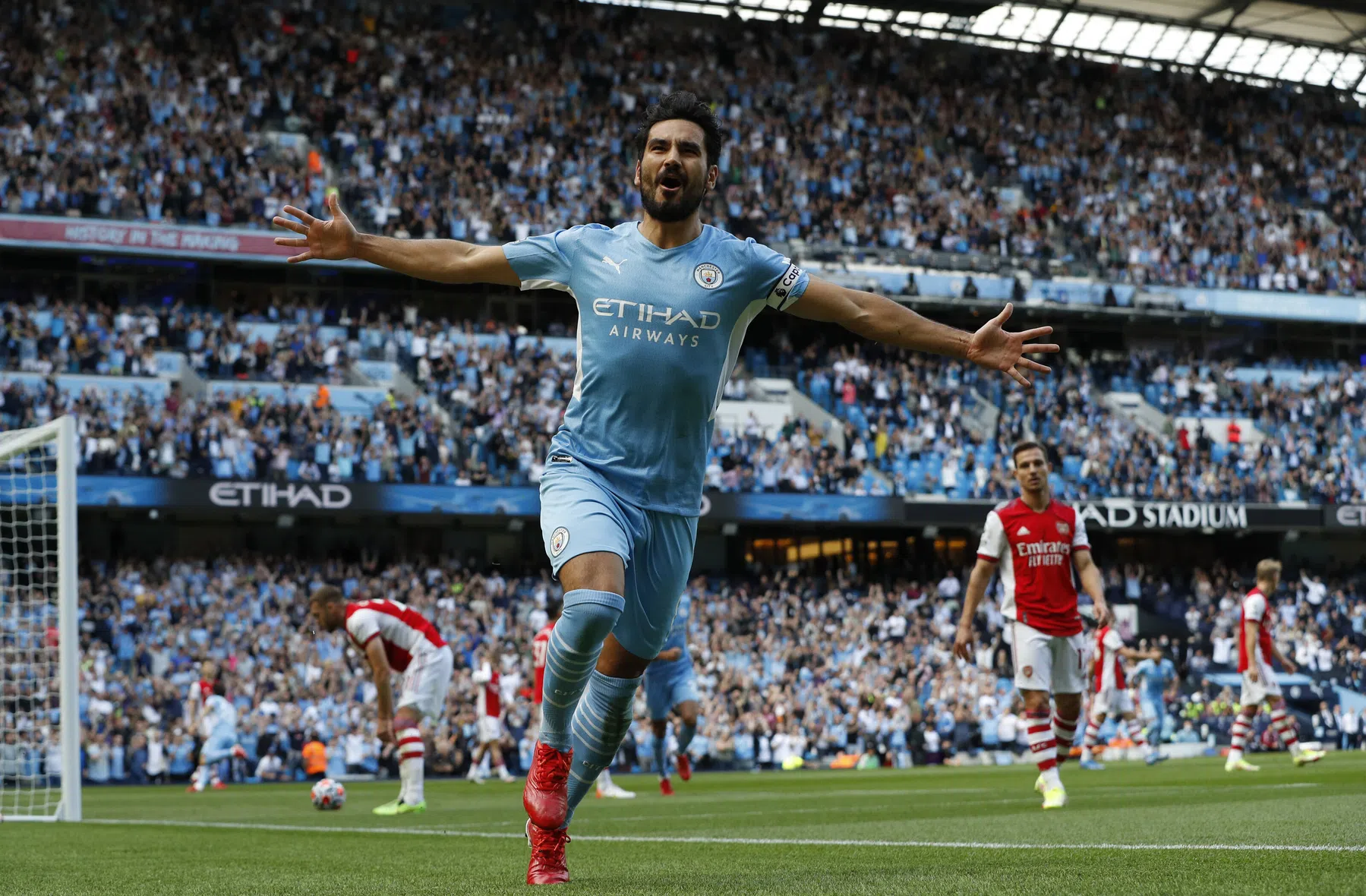 Man City duwt Arteta en zwalkend Arsenal dieper in de problemen
