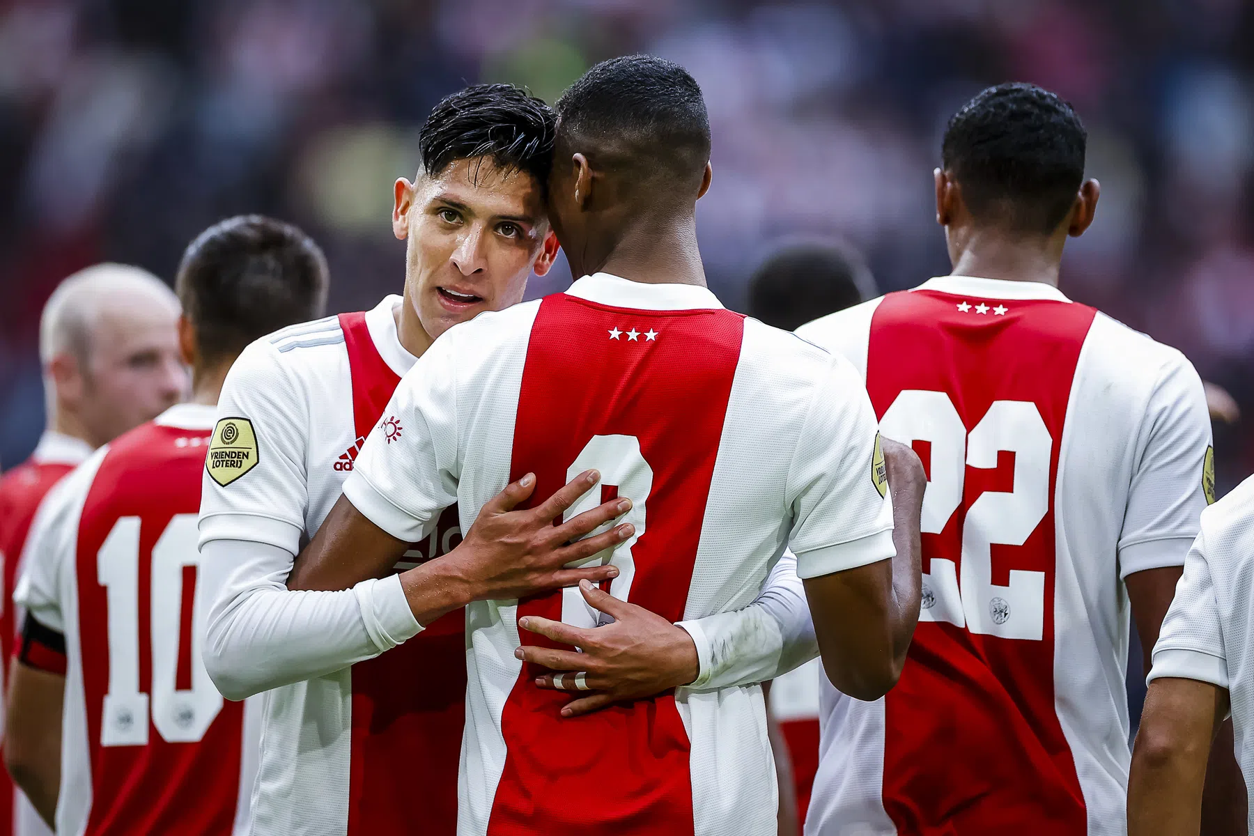 Hongerig Ajax geeft Vitesse geen schijn van kans