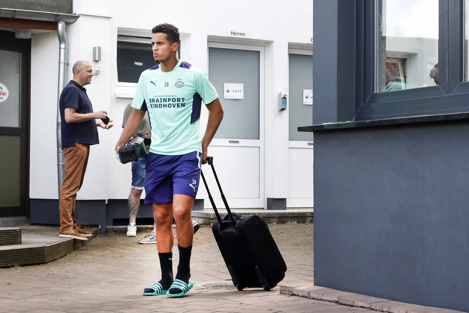 Ihattaren vertrekt door de achterdeur bij PSV